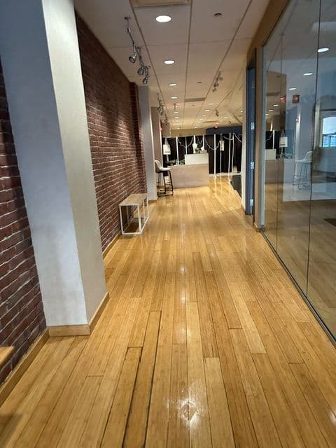 Office & Workspace Cleaning / Office Cleaning image